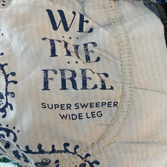 We The Free Super Sweeper Wide Leg denim jeans. Hard to find. Size Large - Picture 9 of 10